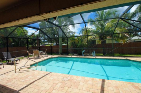 Heated saltwater pool, newly furnished, close to shopping and more - Villa Tropical Paradise